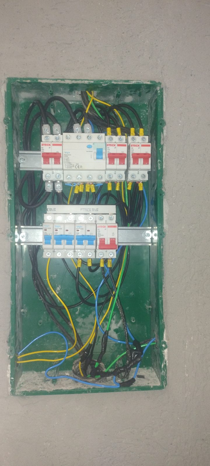 Manutenção de rede elétrica em Igaratá — trabalho de Benjamim Eletricista
